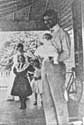 Eugene Holding Fonnie 1906
